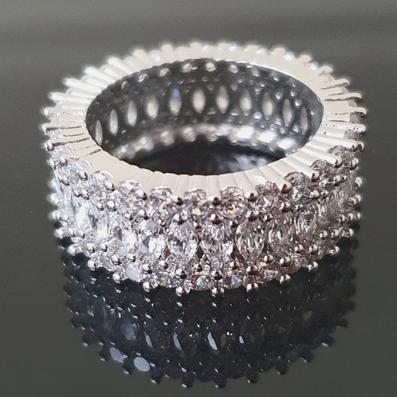 New Silver Inlaid Round & Oval Diamonds Ring - Picture 3 of 6